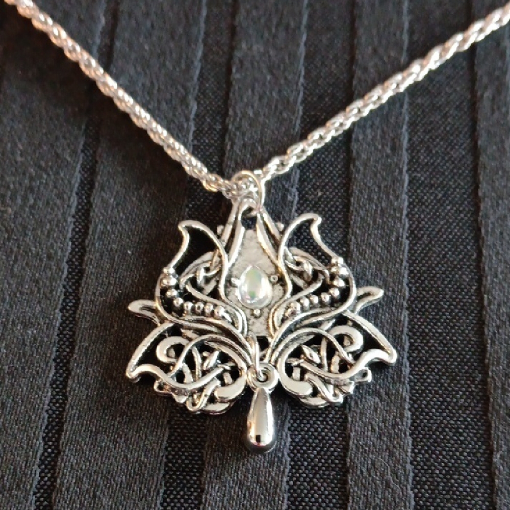 Elegant Silver Pendant Necklace